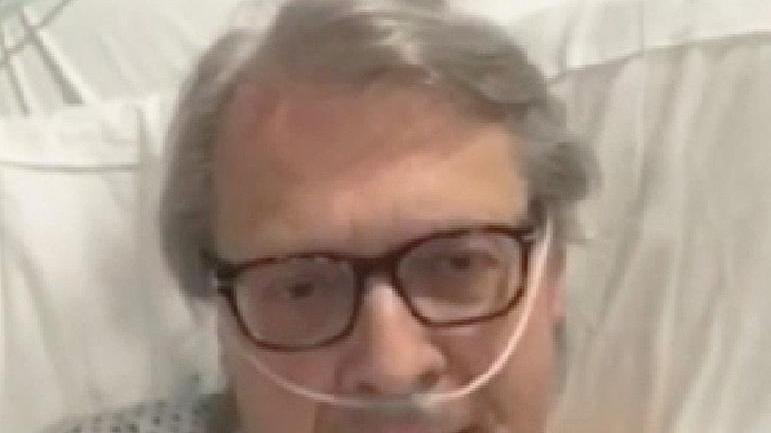 Sgarbi dimesso dall’ospedale va subito al cimitero dalla madre