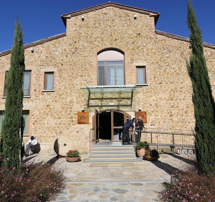 Una delle strutture del complesso turistico di Castelfalfi