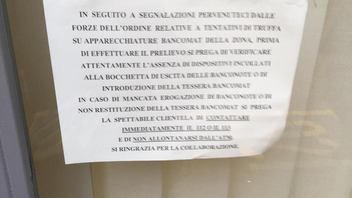 Il foglio appeso a una filiale certaldese