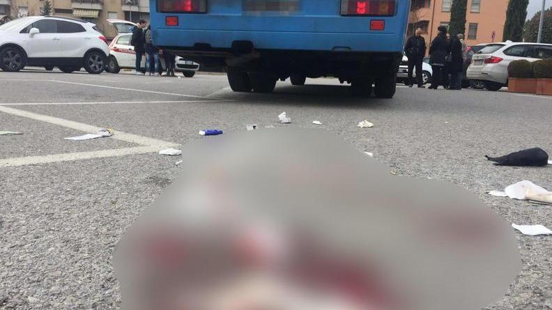 Schiacciato dall’autobus