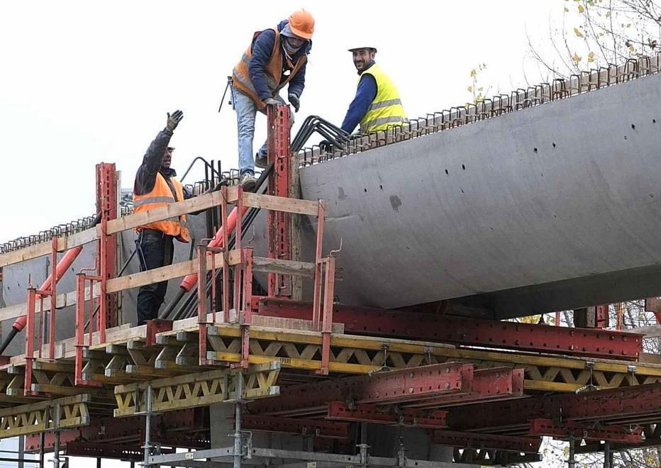 “Scatoloni” sotto il ponte contro gli allagamenti 