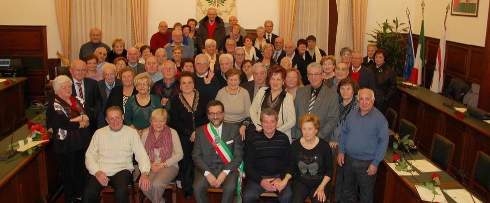 Ecco ottantadue coppie d’oro Rosa e pergamena per festeggiare 