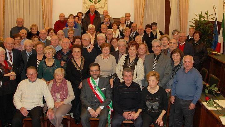 Ecco ottantadue coppie d’oro Rosa e pergamena per festeggiare