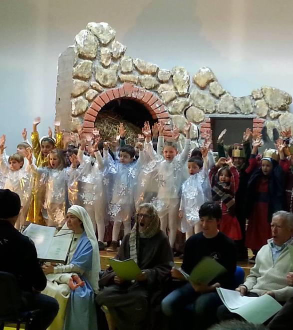 Tre generazioni sul palco per la festa di Natale