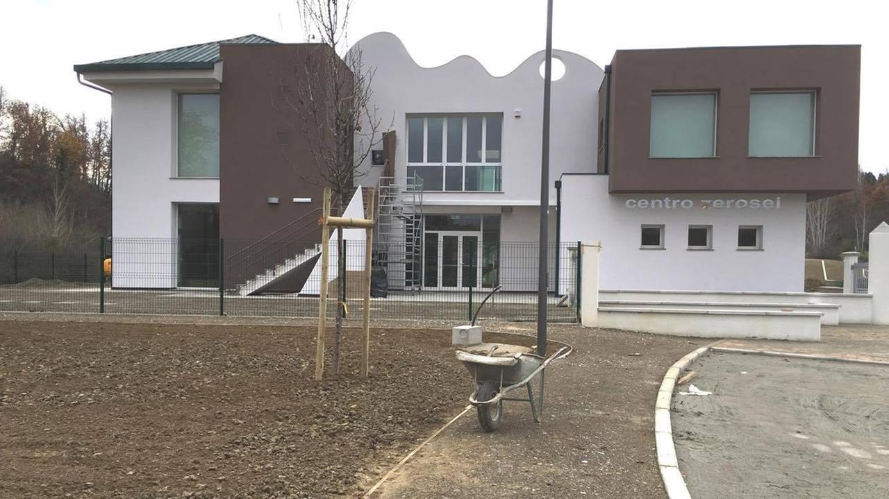 L’esterno della nuova scuola di Lajatico realizzata su terreni donati dalla famiglia di Andrea Bocelli