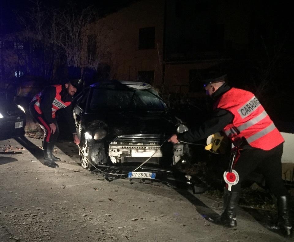 Con l'auto fuori strada, due giovani feriti a Villanovatulo