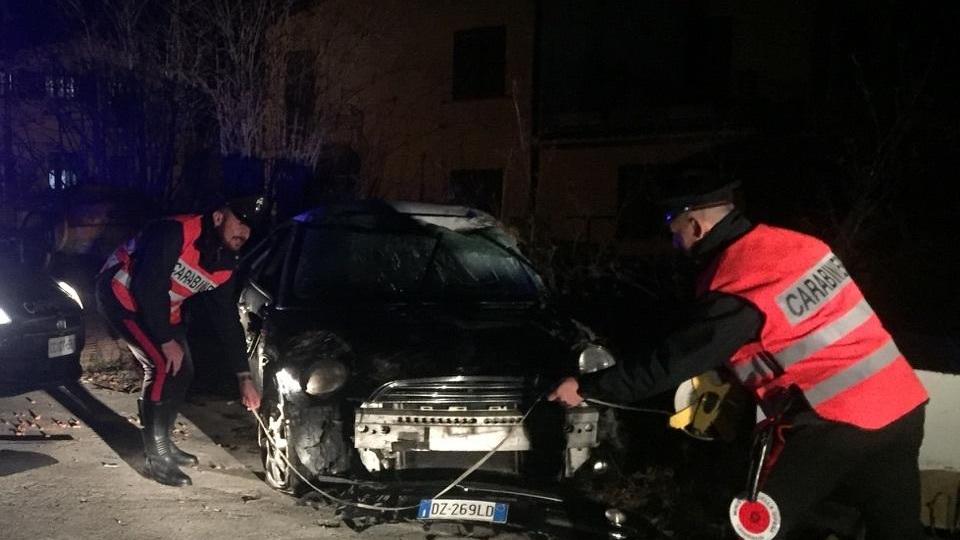 Con l'auto fuori strada, due giovani feriti a Villanovatulo