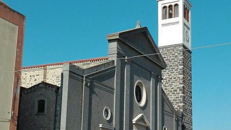 Chiesa in parte inagibile «Ma non chiuderemo»