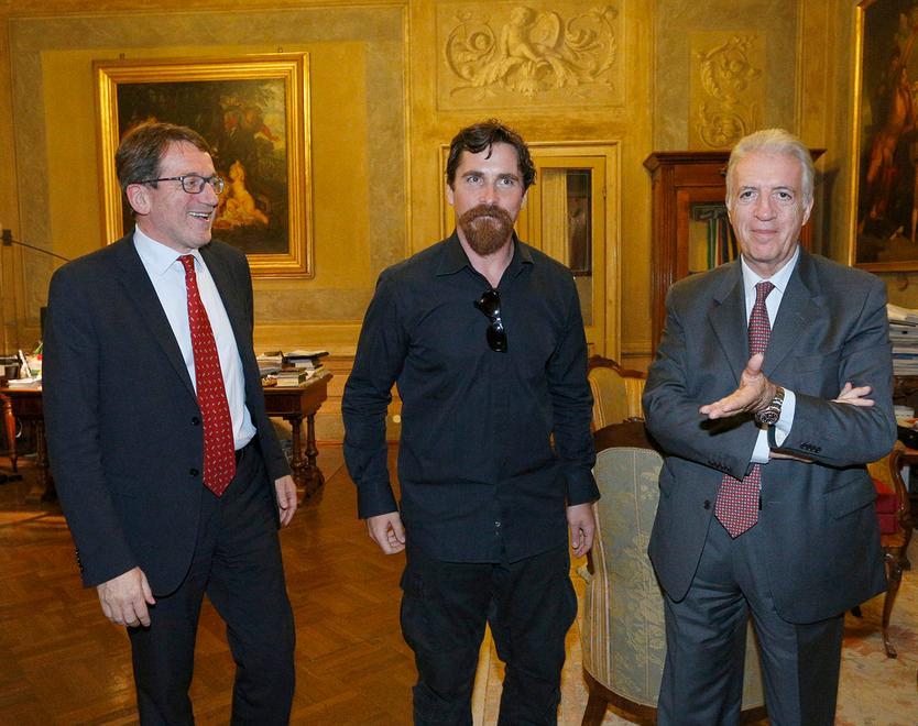Tutto confermato: film su Enzo Ferrari con Christian Bale, sei mesi di riprese Modena diventerà un set