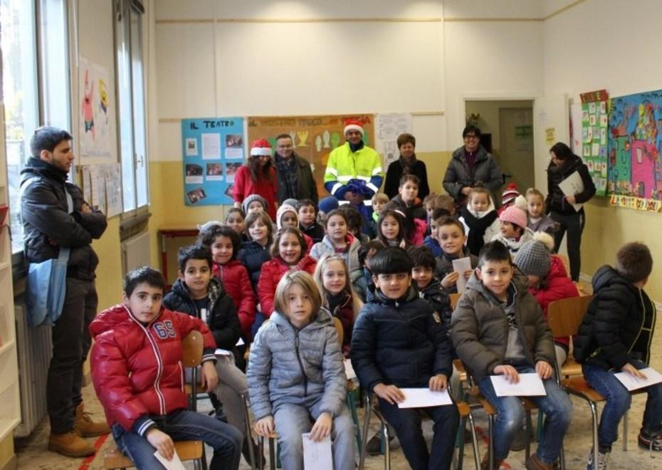 Le richieste dei bambini le porta il postino
