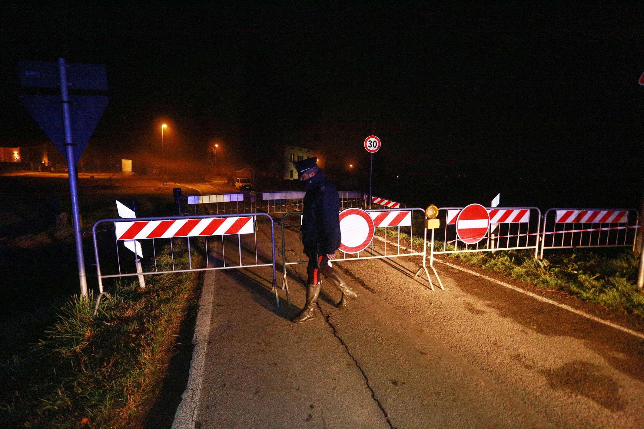 Sul posto sono intervenuti i carabinieri (foto Agenzia Carlo Sestini)