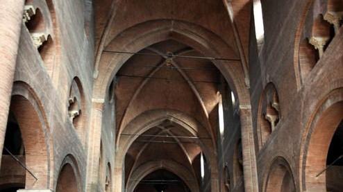 Un tour tra la magia del romanico e le sale storiche del Comune