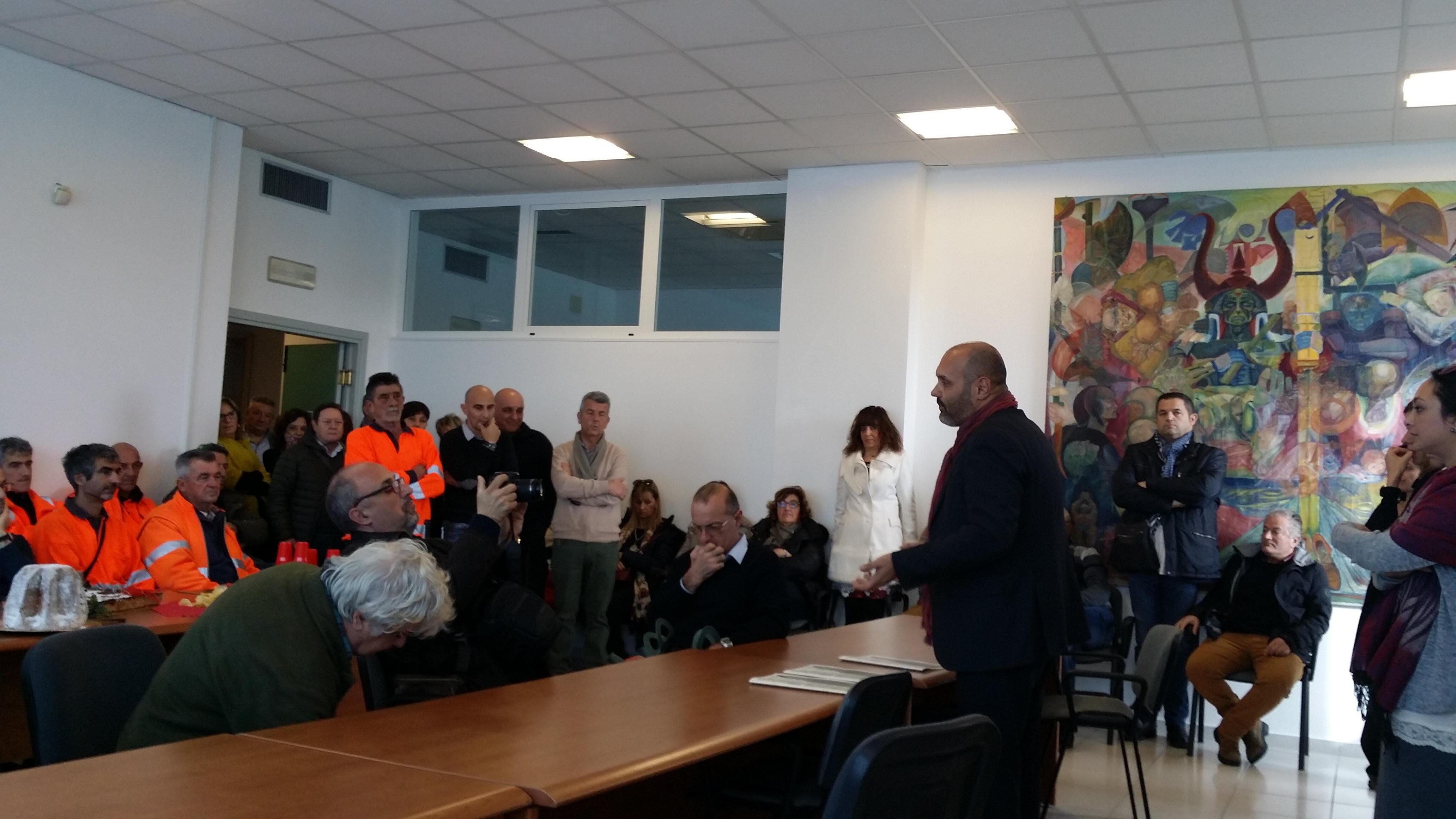 Lippi parla ai dipendnenti durante l'incontro per gli auguri di fine anno