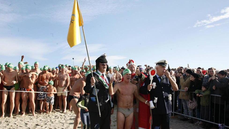 Anche il 2016 si apre con il tuffo in mare
