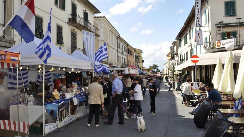 Tenta la rapina al negozio sotto casa sua