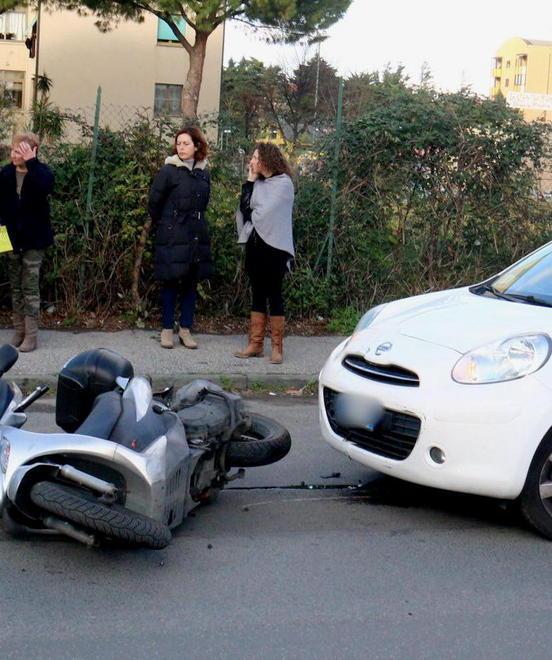 Incidente in via Mastacchi ferito uno scooterista
