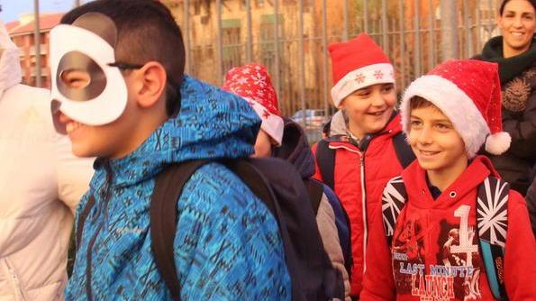 Tutti in classe a piedi duecento bambini a bordo del Piedibus