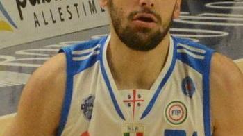 Il Professor Logan dà lezione di tiro a Silins
