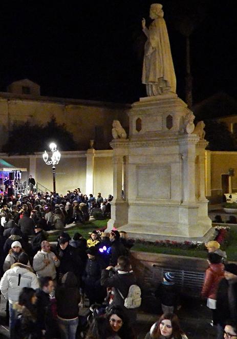Oristano, nel centro storico cene, balli e brindisi per l’ultimo dell’anno 