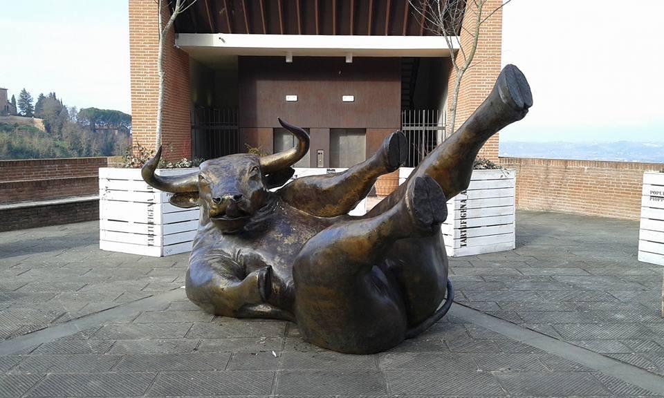 La scultura spostata da qualche buontempone