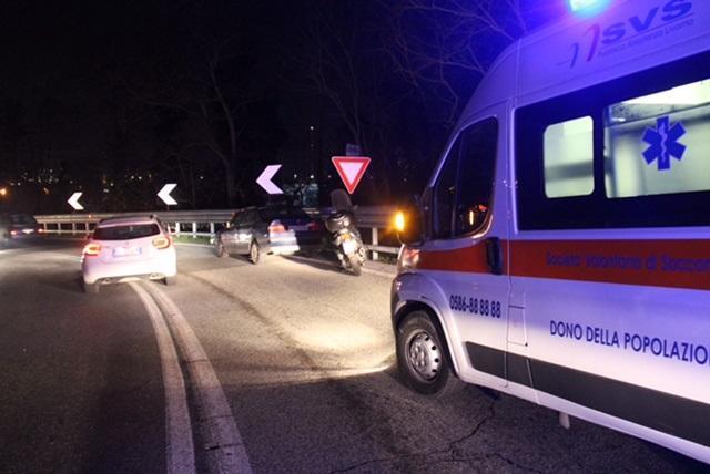 La scena dell'incidente sulla bretella fra la Varioante e la rotatoria di Stagno (Repetti Pentafoto)