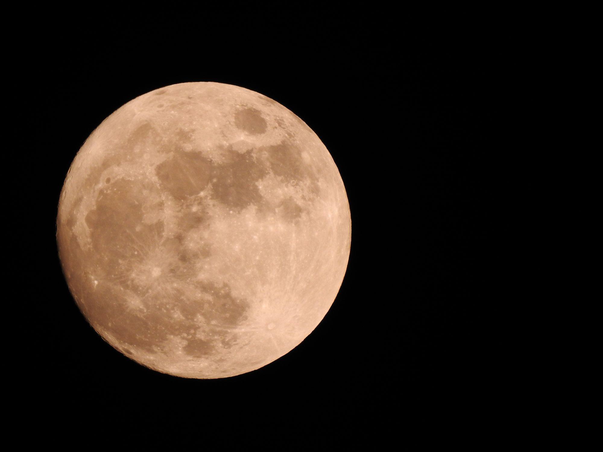 Talamone, 24 dicembre 2015, la Luna Piena (foto Enzo Russo)