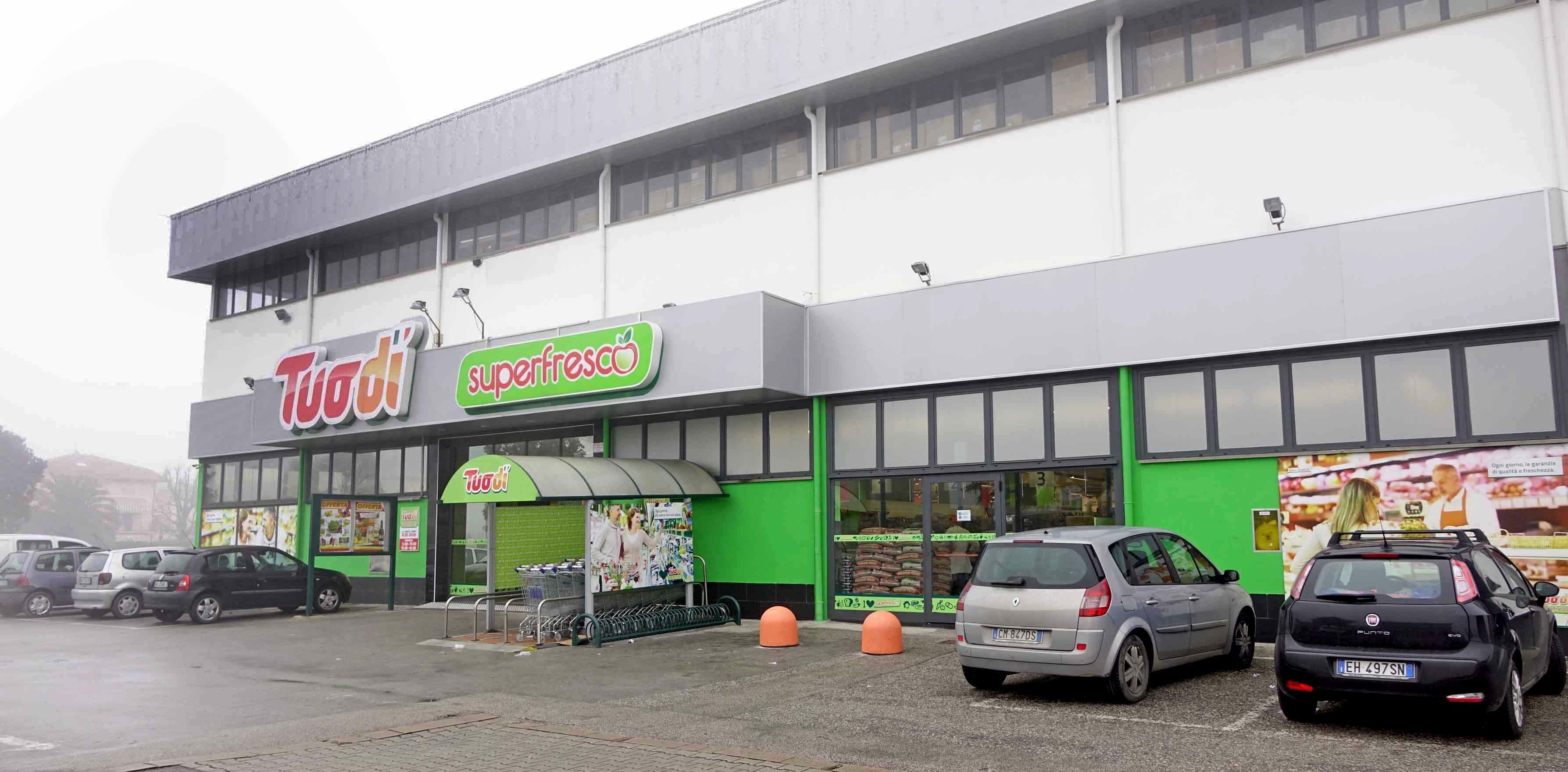 Il supermercato Tuodì rapinato ad Agliana (Foto Gori)