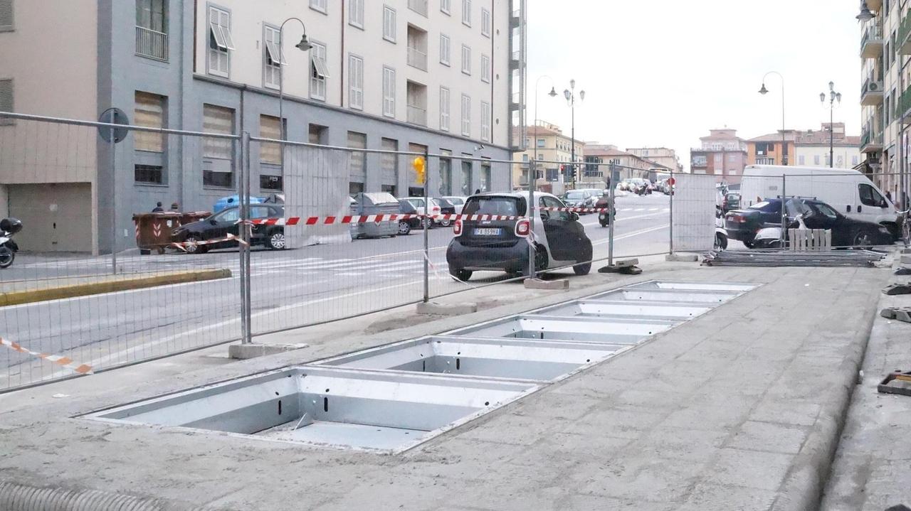 I cassonetti interrati in via Crispi