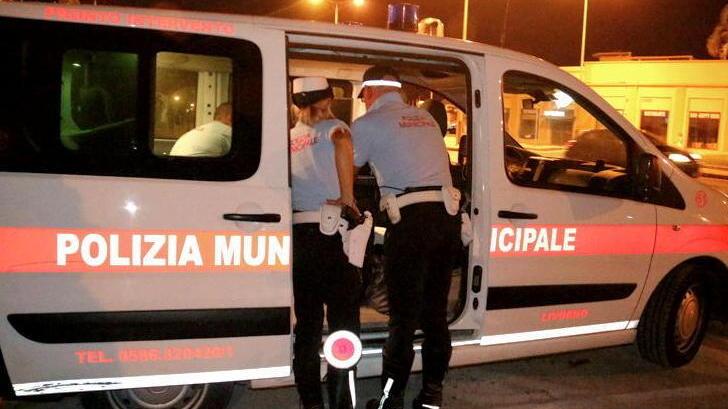 Offendere un vigile a Cecina costa 700 euro