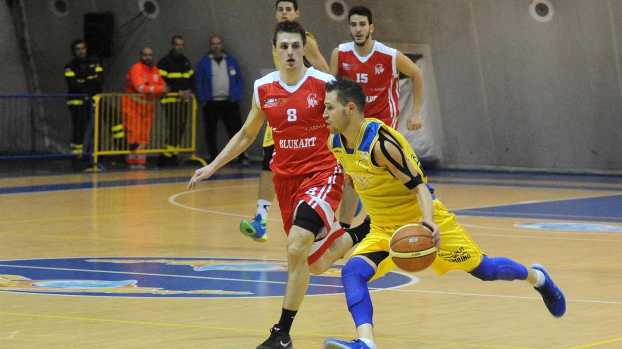 Mattia Venucci in azione contro il San Miniato: per lui 29 punti (foto Paolo Barlettani)