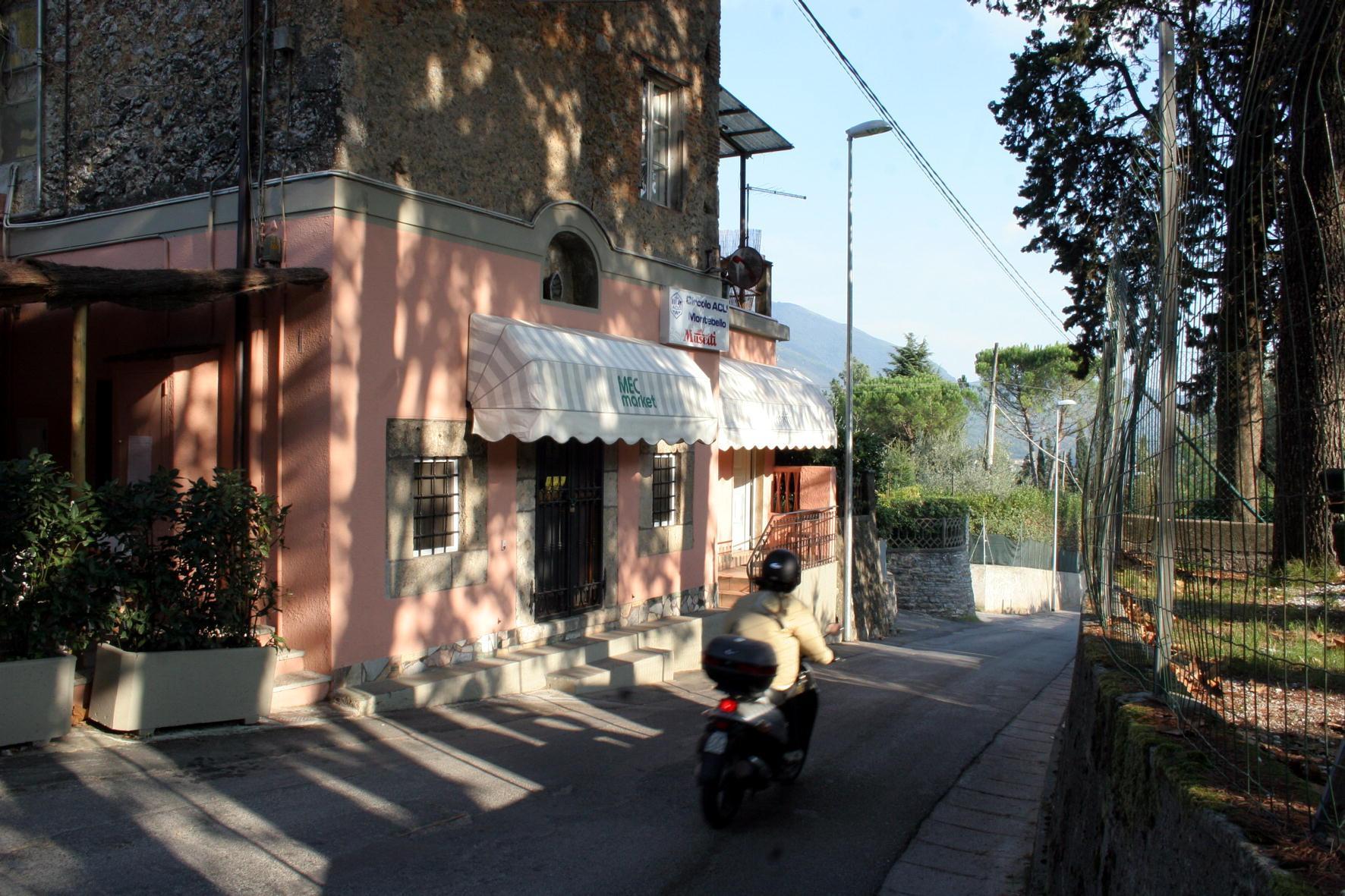 L'abitato di Montebello, sulle colline di Camaiore
