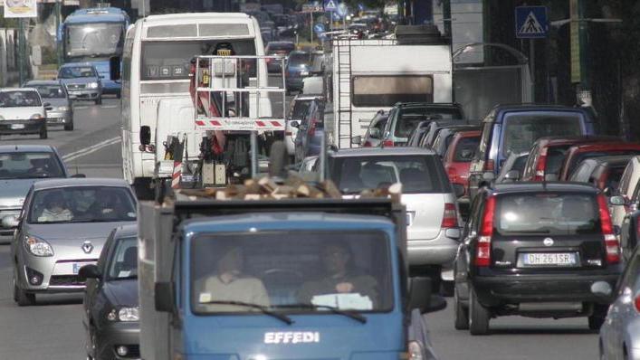 Divieto di transito e sosta tra via Bologna e viale Galilei