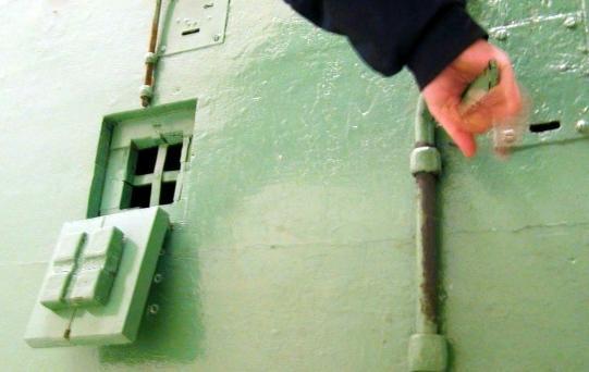 In carcere per un ricatto a luci rosse al parroco 