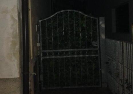 Cede l’intonaco, casa evacuata 