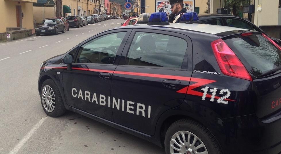 Natale violento, lite e coltellate in piazza 