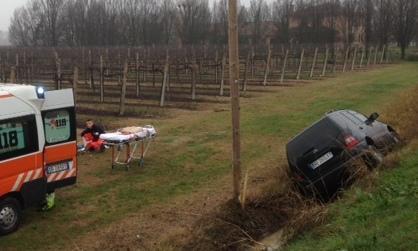 Ha un malore ed esce di strada: ferito
