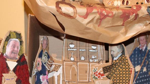 Materiali riciclati per il presepe di anziani e bambini
