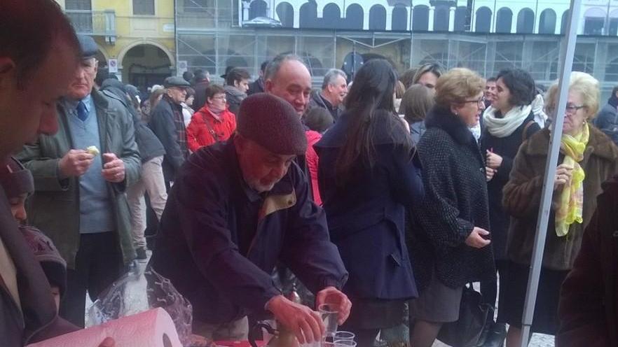 Novellara, islamici augurano il “buon Natale” ai cattolici