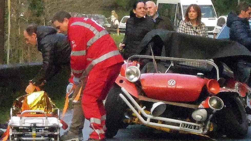Massa, frontale in curva: giovane ferito