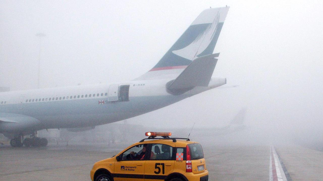 Aeroporto Galilei, cancellati molti voli per nebbia