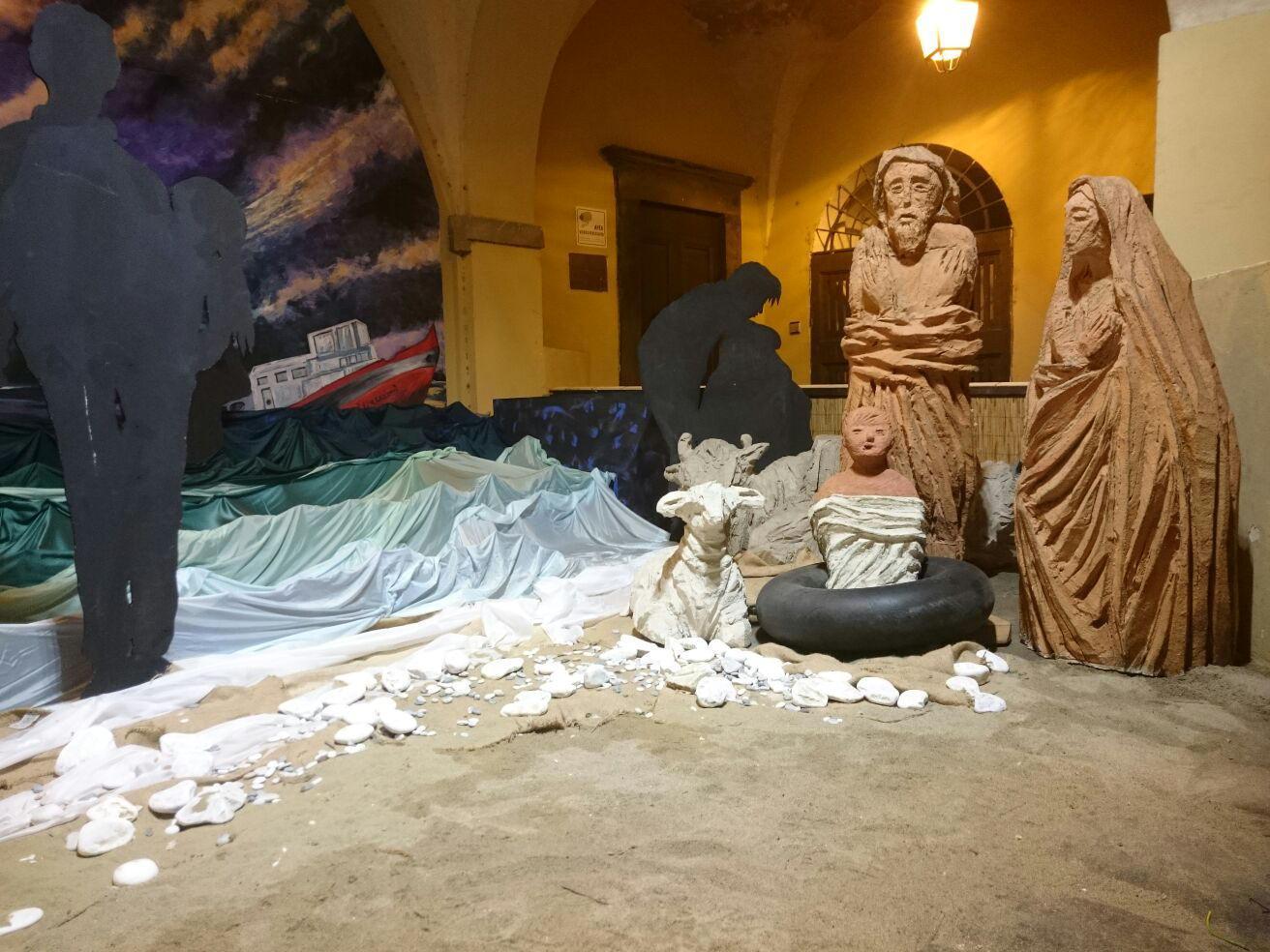 Il presepe realizzato dai ragazzi della scuola media di Fucecchio