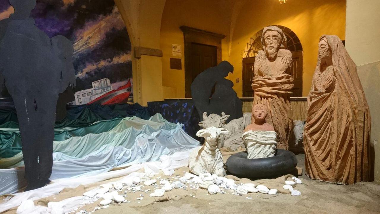 Il presepe realizzato dai ragazzi della scuola media di Fucecchio