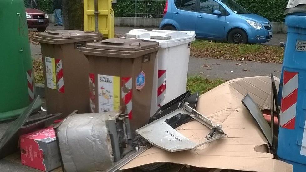 «In Gardenia i rifiuti in strada da diversi giorni»