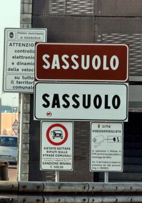 Caos cartelli stradali: per abolire il dialetto Sassuolo “raddoppia” 