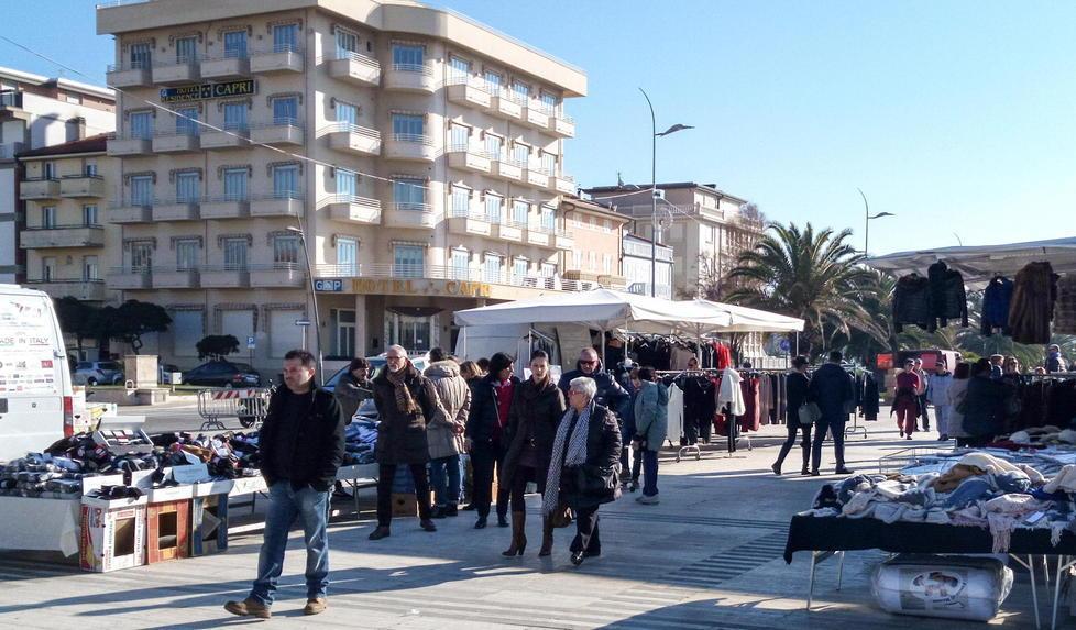 Contestato il mercatino del Lido 