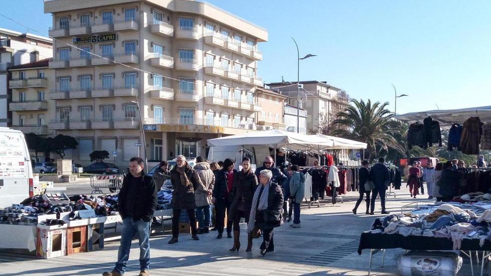 Contestato il mercatino del Lido