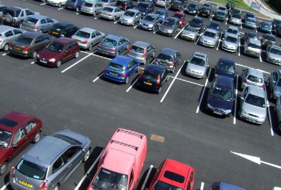 In città l’auto batte il mezzo pubblico 