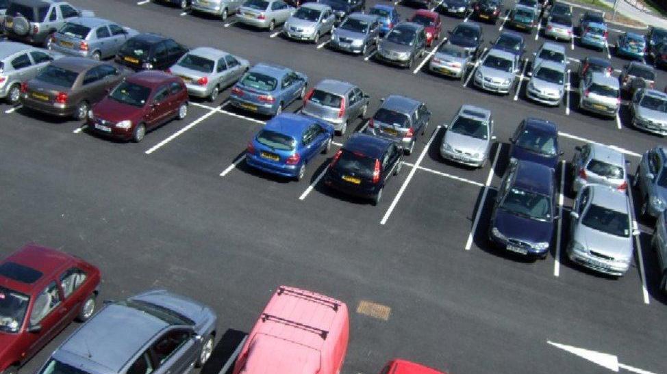 In città l’auto batte il mezzo pubblico
