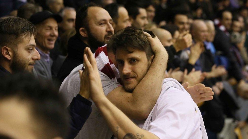 «Bella reazione dopo la sberla presa a Sassari»