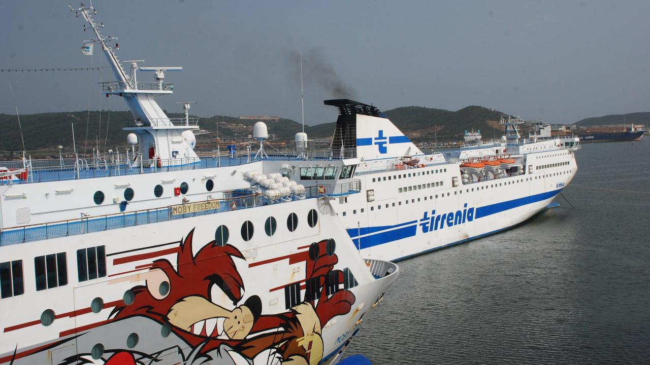 Traghetti ancora troppo cari per la Sardegna, la sfida tra armatori non riduce le tariffe 